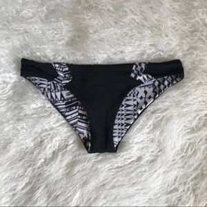 🚨 NWT L*Space Barracuda Reversible Bottom🚨